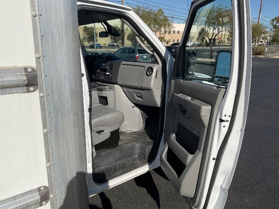 Light Duty Box Truck-Light and Medium Duty Trucks-Ford-2022-E350-Sacramento-CA-95,178\n\t\tmiles-$ 30,500 - Image 19