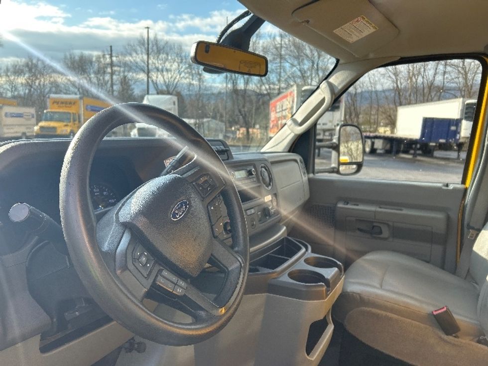 Light Duty Box Truck-Light and Medium Duty Trucks-Ford-2022-E350-Salem-VA-103,101\n\t\tmiles-$ 28,500 - Image 17