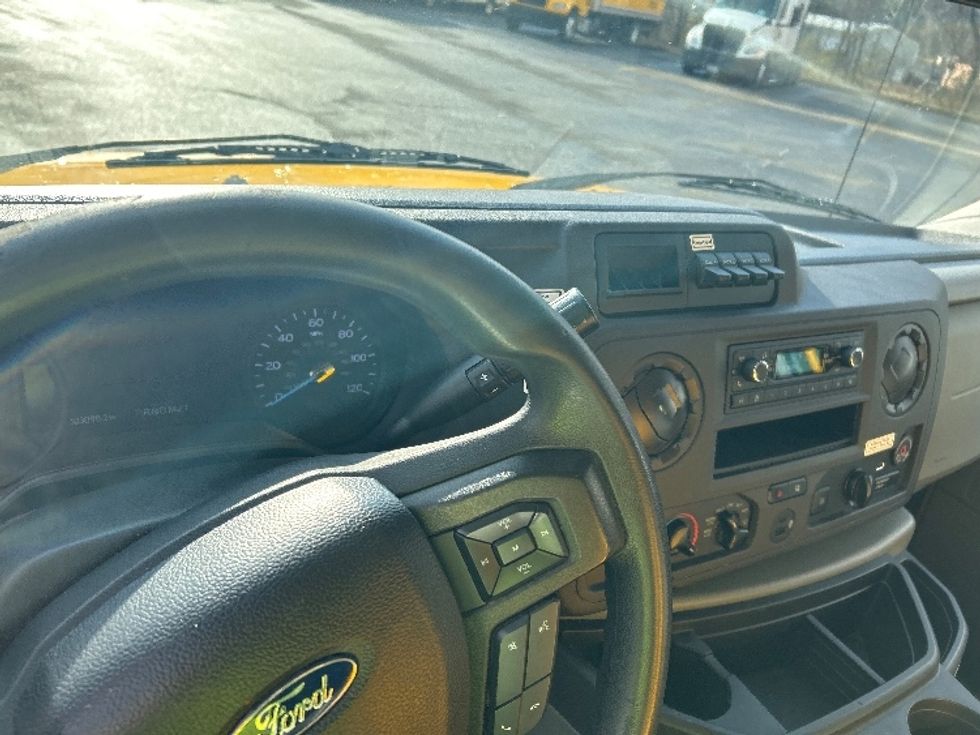 Light Duty Box Truck-Light and Medium Duty Trucks-Ford-2022-E350-Salem-VA-103,101\n\t\tmiles-$ 28,500 - Image 18