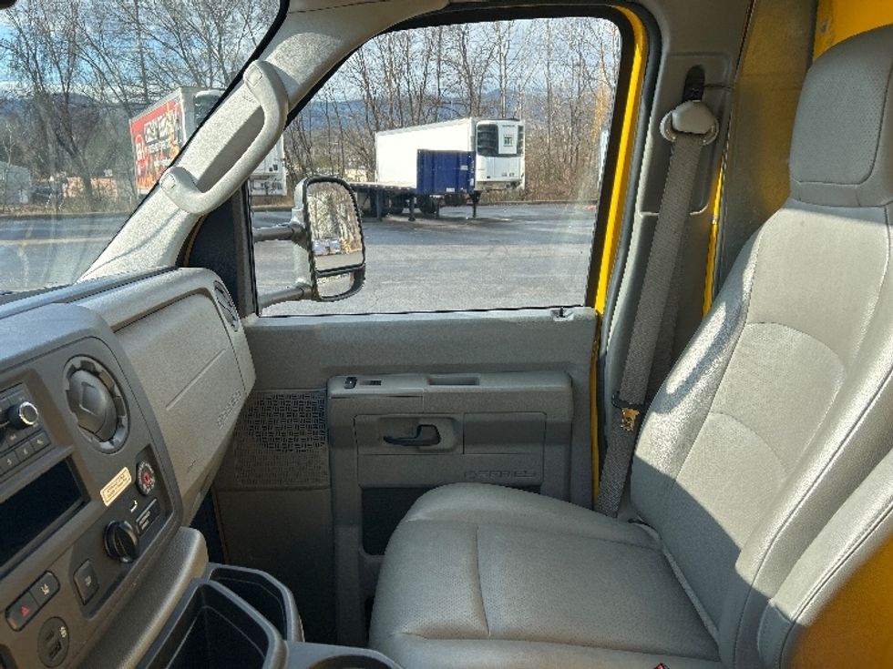 Light Duty Box Truck-Light and Medium Duty Trucks-Ford-2022-E350-Salem-VA-103,101\n\t\tmiles-$ 28,500 - Image 19