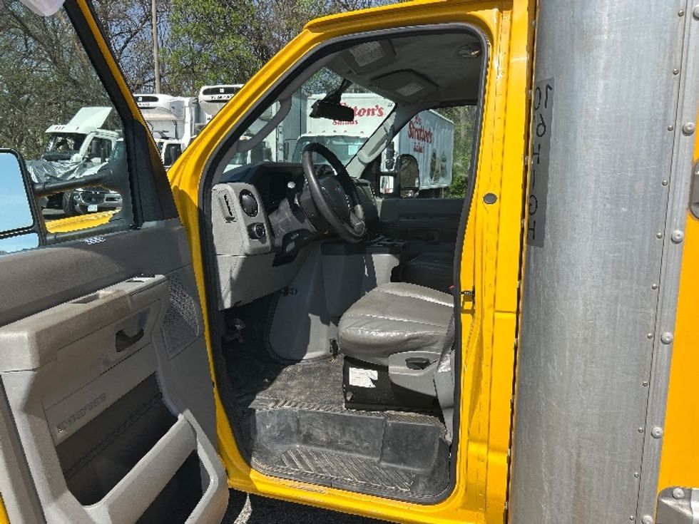 Light Duty Box Truck-Light and Medium Duty Trucks-Ford-2022-E350-Salem-VA-144,661\n\t\tmiles-$ 21,250 - Image 16