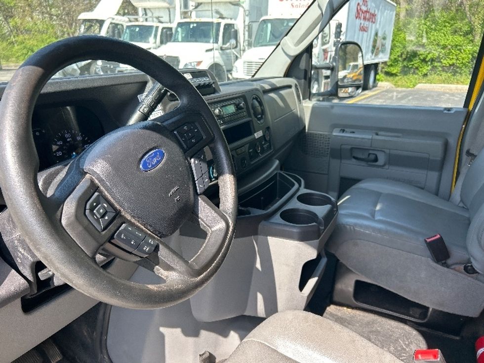 Light Duty Box Truck-Light and Medium Duty Trucks-Ford-2022-E350-Salem-VA-144,661\n\t\tmiles-$ 21,250 - Image 17