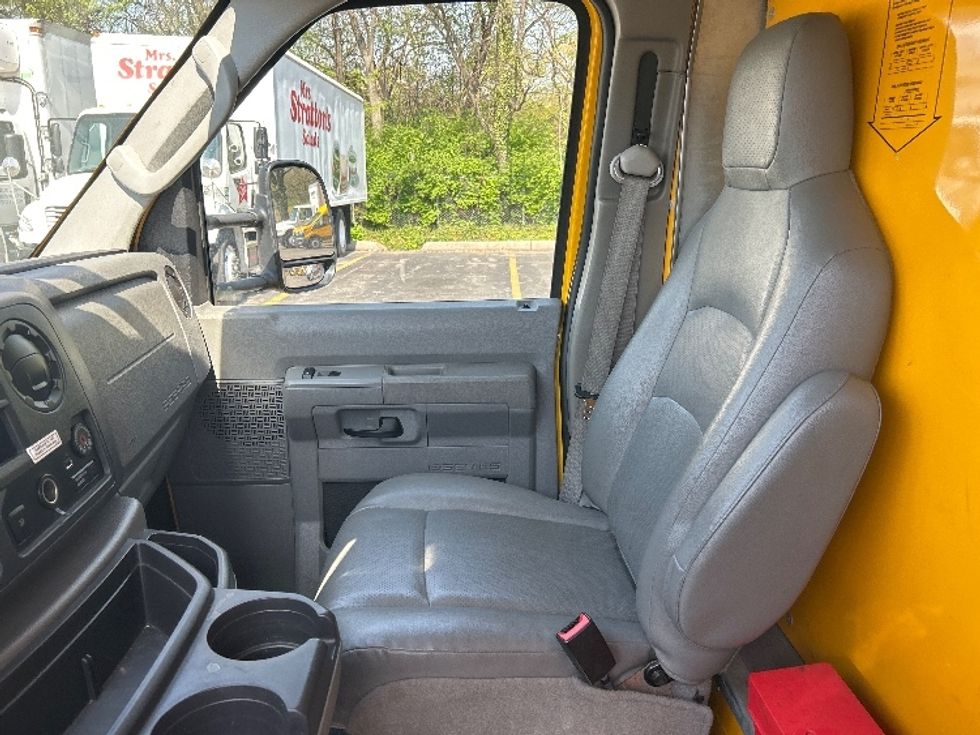 Light Duty Box Truck-Light and Medium Duty Trucks-Ford-2022-E350-Salem-VA-144,661\n\t\tmiles-$ 21,250 - Image 19