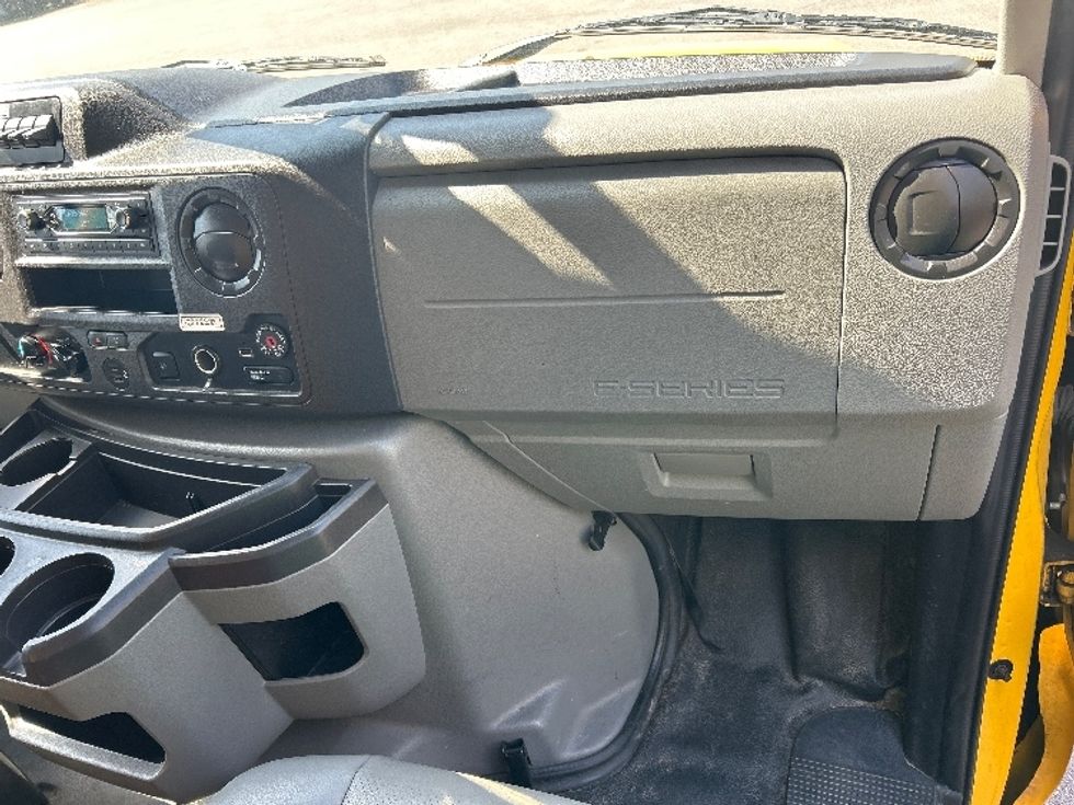 Light Duty Box Truck-Light and Medium Duty Trucks-Ford-2022-E350-Salem-VA-144,661\n\t\tmiles-$ 21,250 - Image 21