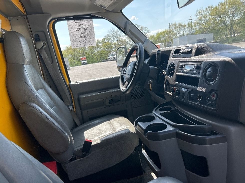 Light Duty Box Truck-Light and Medium Duty Trucks-Ford-2022-E350-Salem-VA-144,661\n\t\tmiles-$ 21,250 - Image 22