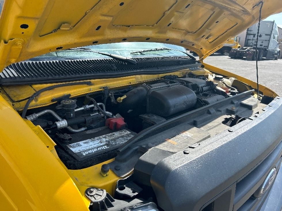 Light Duty Box Truck-Light and Medium Duty Trucks-Ford-2022-E350-Salem-VA-144,661\n\t\tmiles-$ 21,250 - Image 23