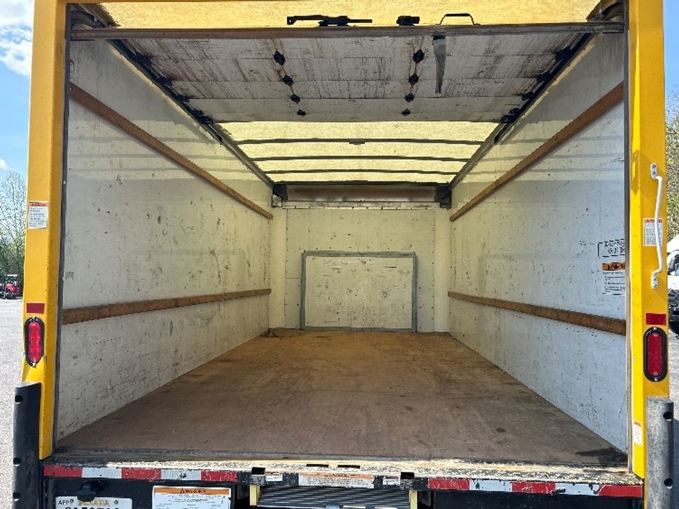 Light Duty Box Truck-Light and Medium Duty Trucks-Ford-2022-E350-Salem-VA-144,661\n\t\tmiles-$ 21,250 - Image 8