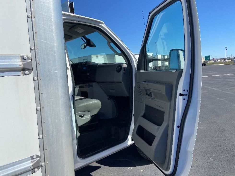 Light Duty Box Truck-Light and Medium Duty Trucks-Ford-2022-E350-San Antonio-TX-101,426\n\t\tmiles-$ 30,500 - Image 19