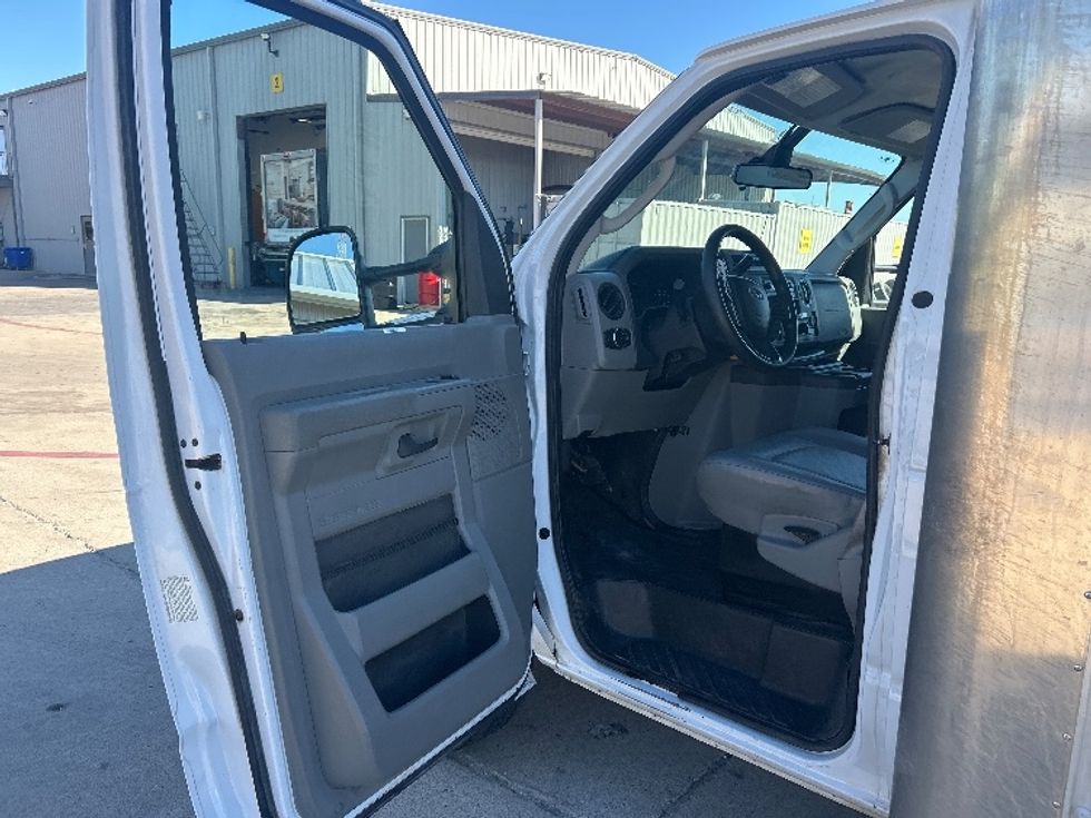 Light Duty Box Truck-Light and Medium Duty Trucks-Ford-2022-E350-San Antonio-TX-108,454\n\t\tmiles-$ 30,750 - Image 15