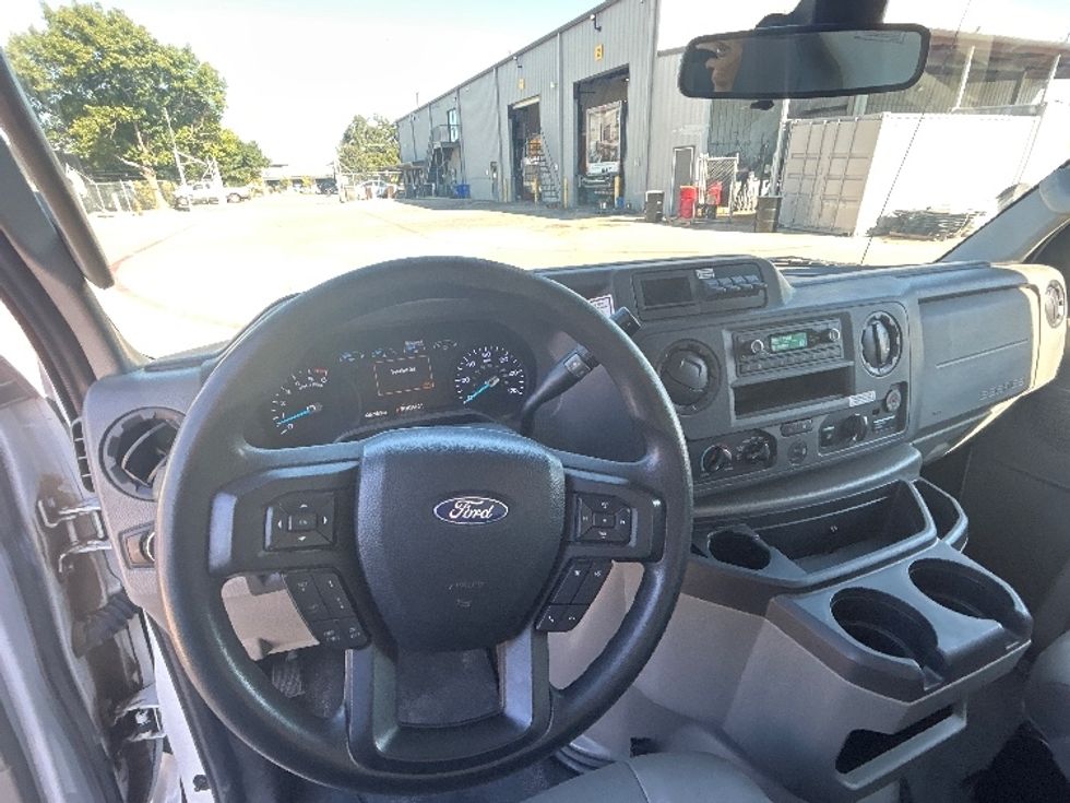 Light Duty Box Truck-Light and Medium Duty Trucks-Ford-2022-E350-San Antonio-TX-108,454\n\t\tmiles-$ 30,750 - Image 17