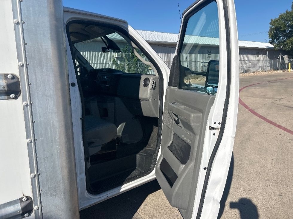 Light Duty Box Truck-Light and Medium Duty Trucks-Ford-2022-E350-San Antonio-TX-108,454\n\t\tmiles-$ 30,750 - Image 19