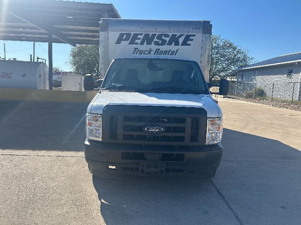 2022 Ford E-350 photo 2