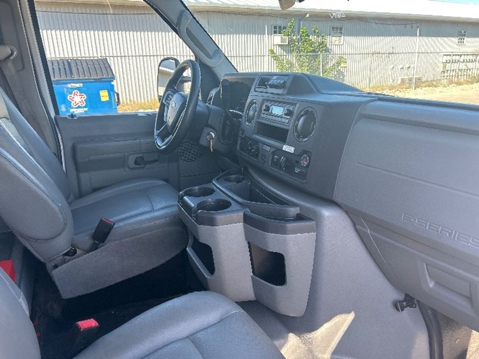 Light Duty Box Truck-Light and Medium Duty Trucks-Ford-2022-E350-San Antonio-TX-108,454\n\t\tmiles-$ 30,750 - Image 21