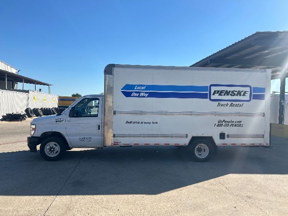 2022 Ford E-350 photo 4