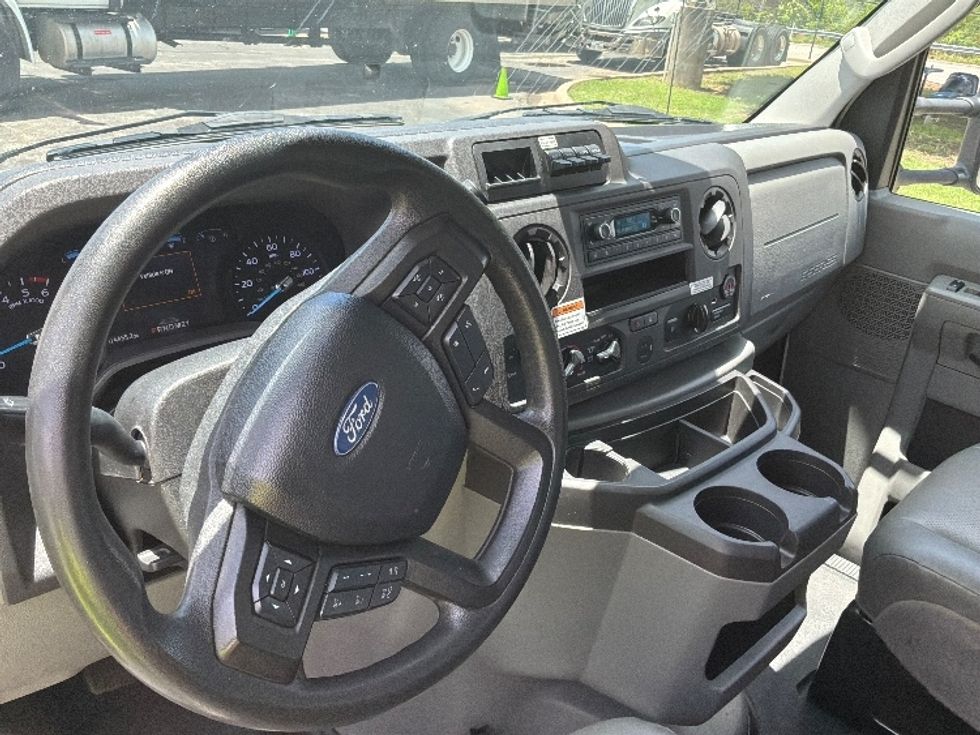 Light Duty Box Truck-Light and Medium Duty Trucks-Ford-2022-E350-San Antonio-TX-124,742\n\t\tmiles-$ 27,750 - Image 18
