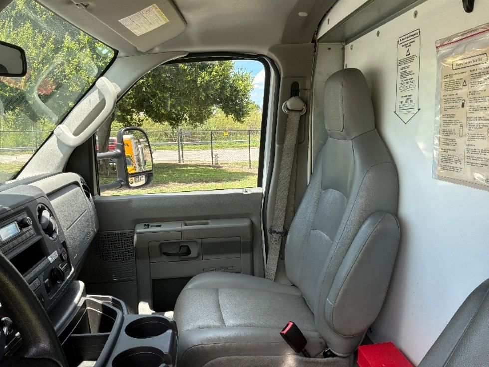 Light Duty Box Truck-Light and Medium Duty Trucks-Ford-2022-E350-San Antonio-TX-124,742\n\t\tmiles-$ 27,750 - Image 19