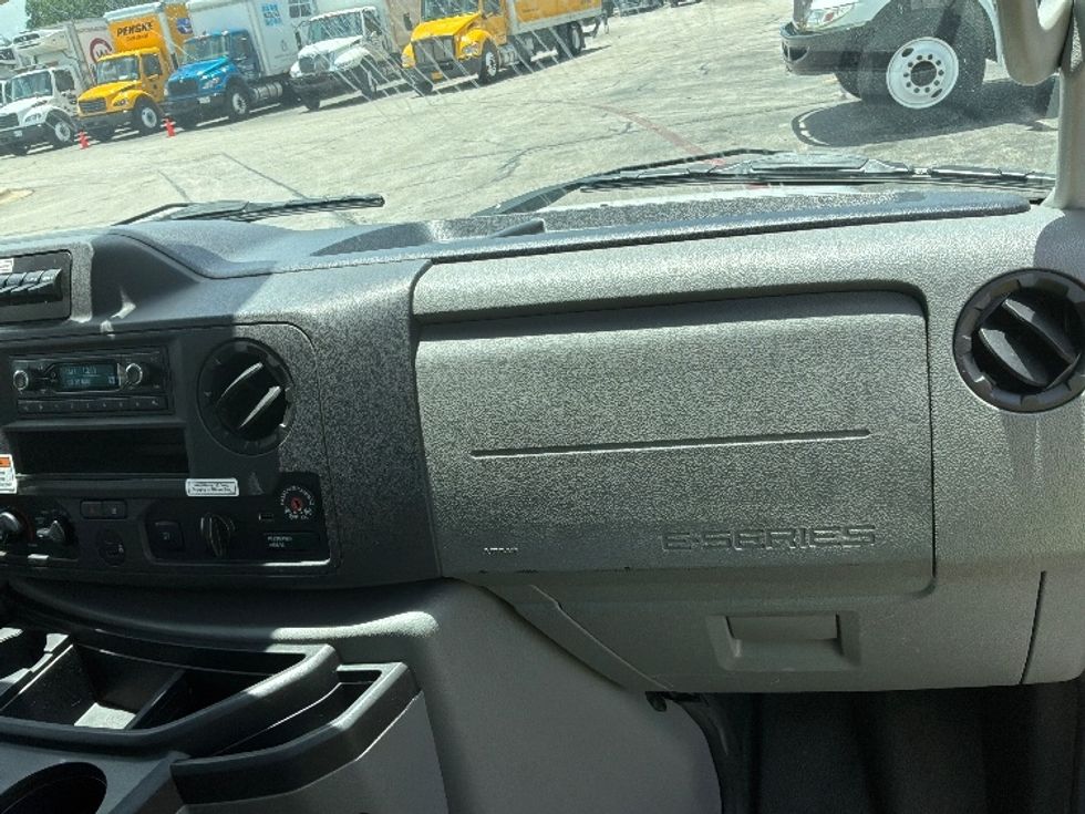 Light Duty Box Truck-Light and Medium Duty Trucks-Ford-2022-E350-San Antonio-TX-124,742\n\t\tmiles-$ 27,750 - Image 21