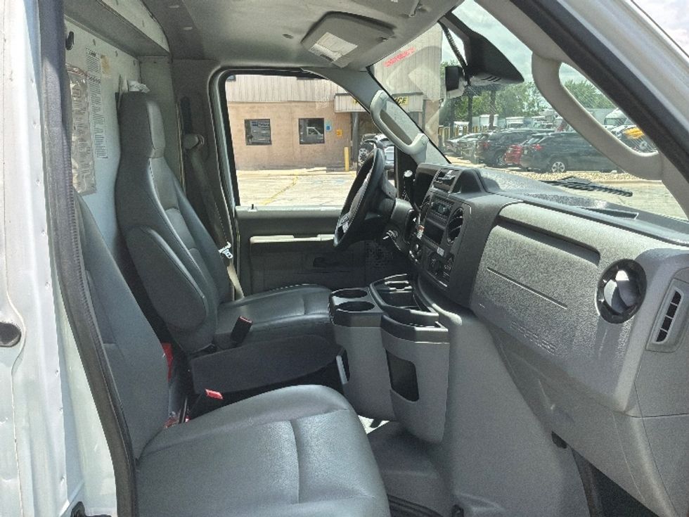 Light Duty Box Truck-Light and Medium Duty Trucks-Ford-2022-E350-San Antonio-TX-124,742\n\t\tmiles-$ 27,750 - Image 22