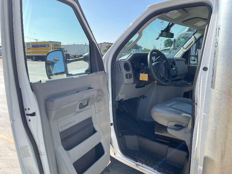 Light Duty Box Truck-Light and Medium Duty Trucks-Ford-2022-E350-San Antonio-TX-137,396\n\t\tmiles-$ 26,250 - Image 13