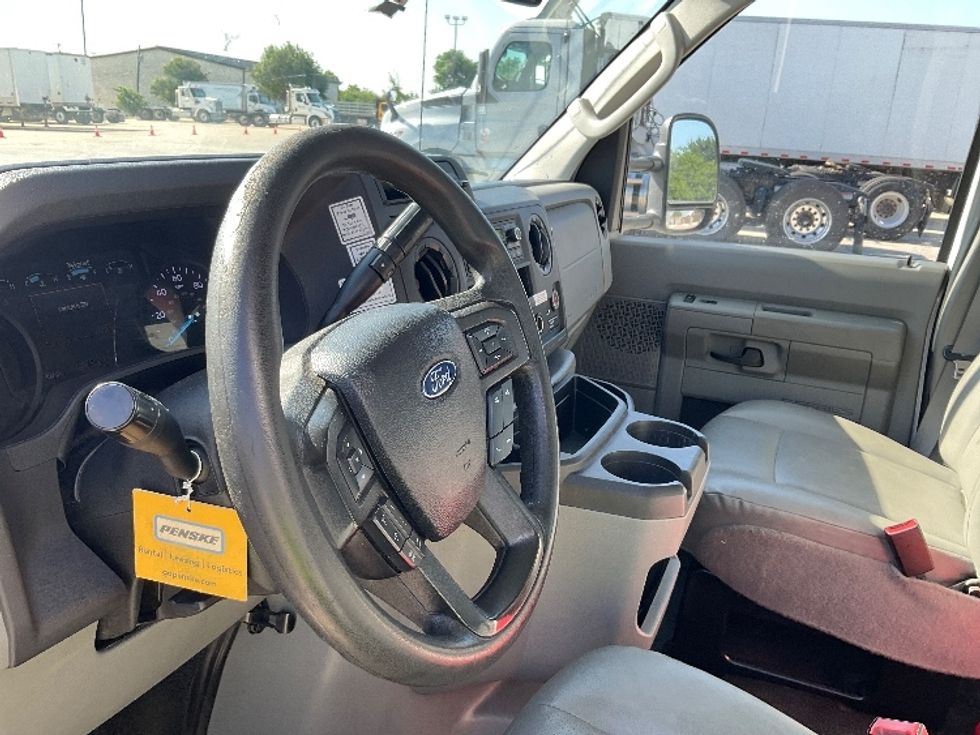 Light Duty Box Truck-Light and Medium Duty Trucks-Ford-2022-E350-San Antonio-TX-137,396\n\t\tmiles-$ 26,250 - Image 14