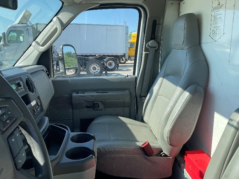 Light Duty Box Truck-Light and Medium Duty Trucks-Ford-2022-E350-San Antonio-TX-137,396\n\t\tmiles-$ 26,250 - Image 16