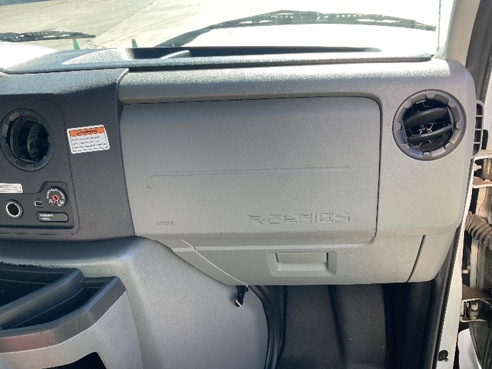 Light Duty Box Truck-Light and Medium Duty Trucks-Ford-2022-E350-San Antonio-TX-137,396\n\t\tmiles-$ 26,250 - Image 18