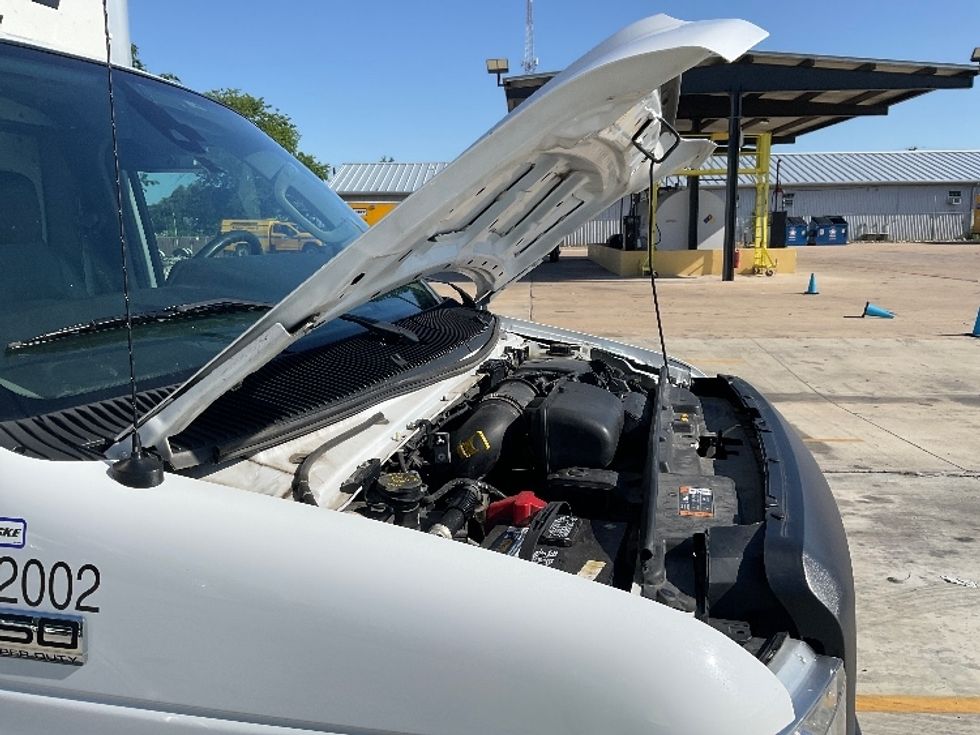 Light Duty Box Truck-Light and Medium Duty Trucks-Ford-2022-E350-San Antonio-TX-137,396\n\t\tmiles-$ 26,250 - Image 20