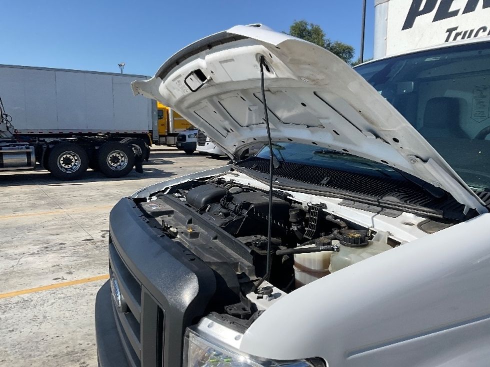 Light Duty Box Truck-Light and Medium Duty Trucks-Ford-2022-E350-San Antonio-TX-137,396\n\t\tmiles-$ 26,250 - Image 21