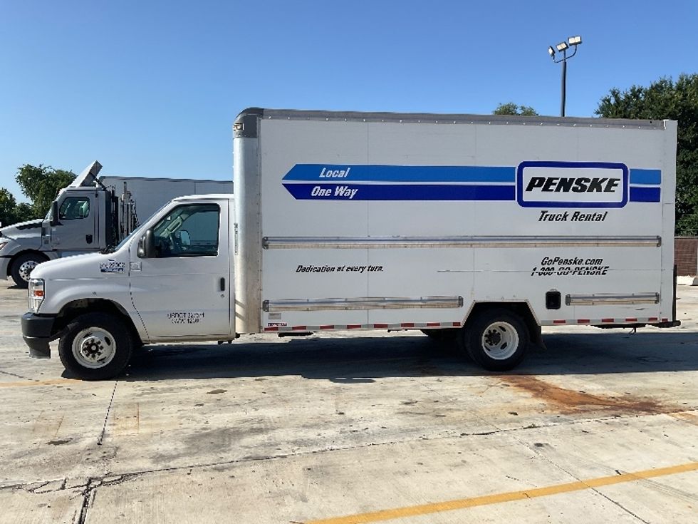 Light Duty Box Truck-Light and Medium Duty Trucks-Ford-2022-E350-San Antonio-TX-137,396\n\t\tmiles-$ 26,250 - Image 4