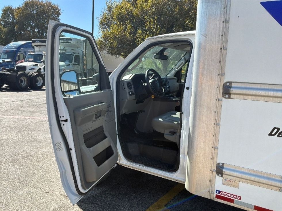 Light Duty Box Truck-Light and Medium Duty Trucks-Ford-2022-E350-San Antonio-TX-160,982\n\t\tmiles-$ 20,000 - Image 16