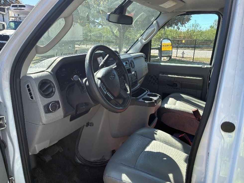 Light Duty Box Truck-Light and Medium Duty Trucks-Ford-2022-E350-San Antonio-TX-160,982\n\t\tmiles-$ 20,000 - Image 17