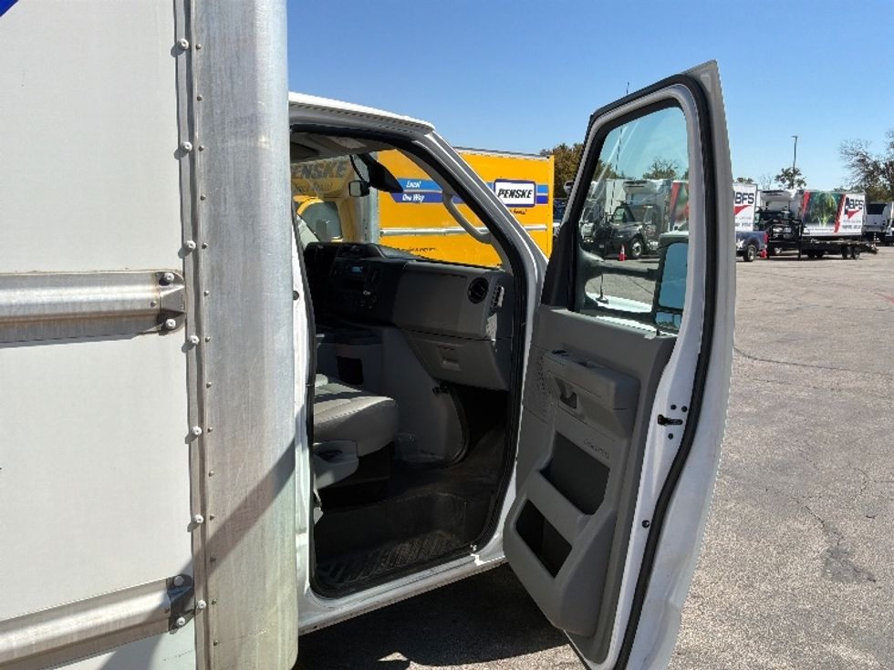 Light Duty Box Truck-Light and Medium Duty Trucks-Ford-2022-E350-San Antonio-TX-160,982\n\t\tmiles-$ 20,000 - Image 20