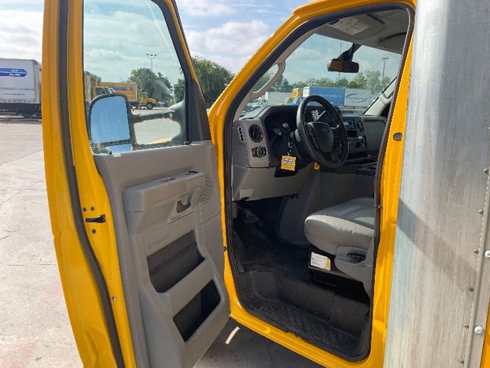 Light Duty Box Truck-Light and Medium Duty Trucks-Ford-2022-E350-San Antonio-TX-167,048\n\t\tmiles-$ 18,500 - Image 13