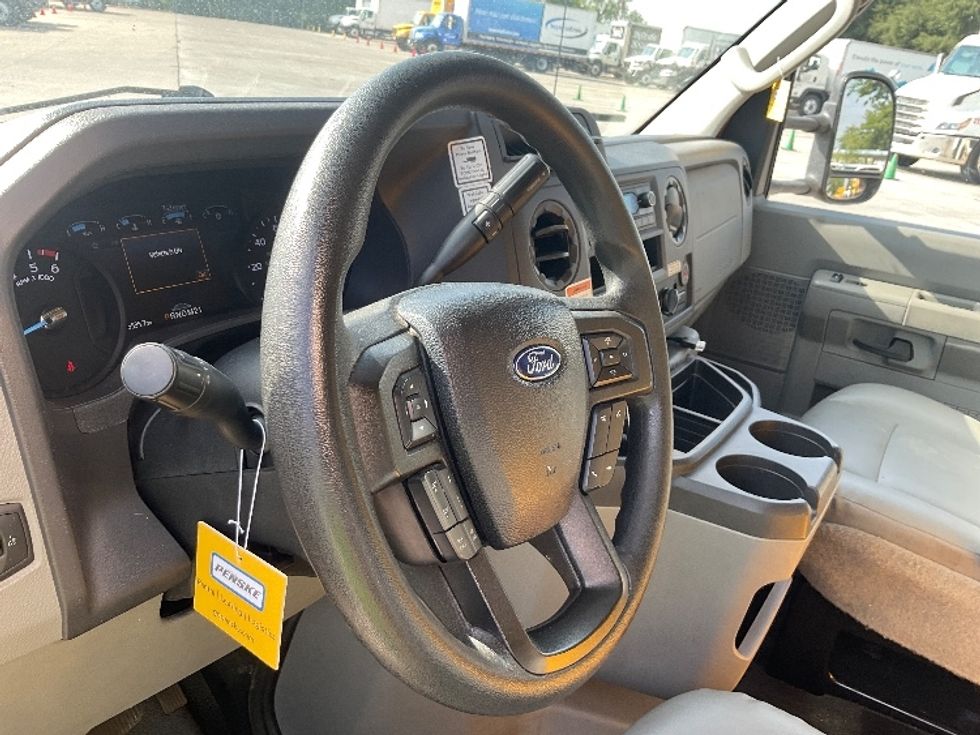 Light Duty Box Truck-Light and Medium Duty Trucks-Ford-2022-E350-San Antonio-TX-167,048\n\t\tmiles-$ 18,500 - Image 14