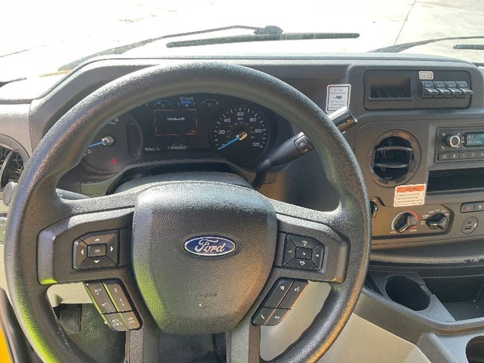 Light Duty Box Truck-Light and Medium Duty Trucks-Ford-2022-E350-San Antonio-TX-167,048\n\t\tmiles-$ 18,500 - Image 15