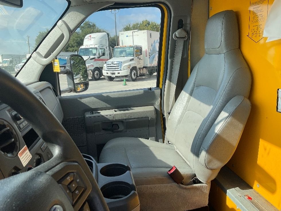 Light Duty Box Truck-Light and Medium Duty Trucks-Ford-2022-E350-San Antonio-TX-167,048\n\t\tmiles-$ 18,500 - Image 16