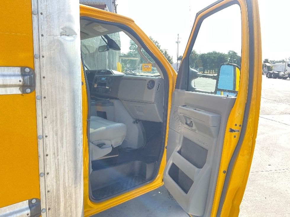 Light Duty Box Truck-Light and Medium Duty Trucks-Ford-2022-E350-San Antonio-TX-167,048\n\t\tmiles-$ 18,500 - Image 17