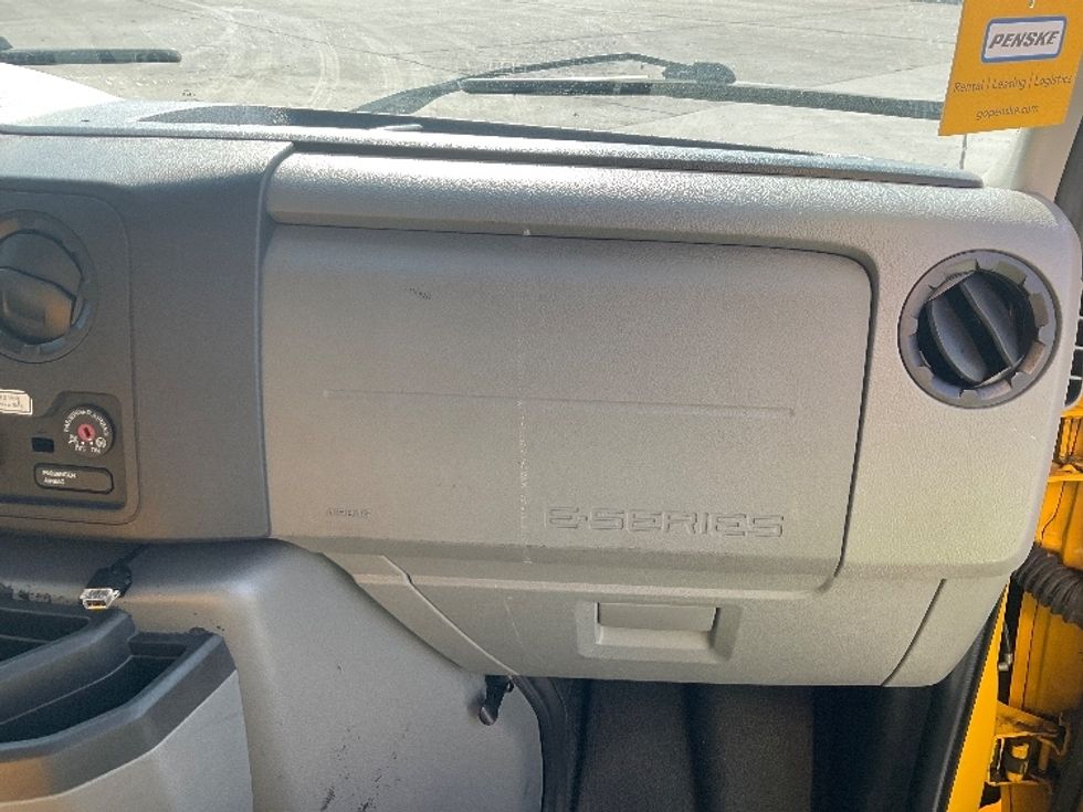 Light Duty Box Truck-Light and Medium Duty Trucks-Ford-2022-E350-San Antonio-TX-167,048\n\t\tmiles-$ 18,500 - Image 18