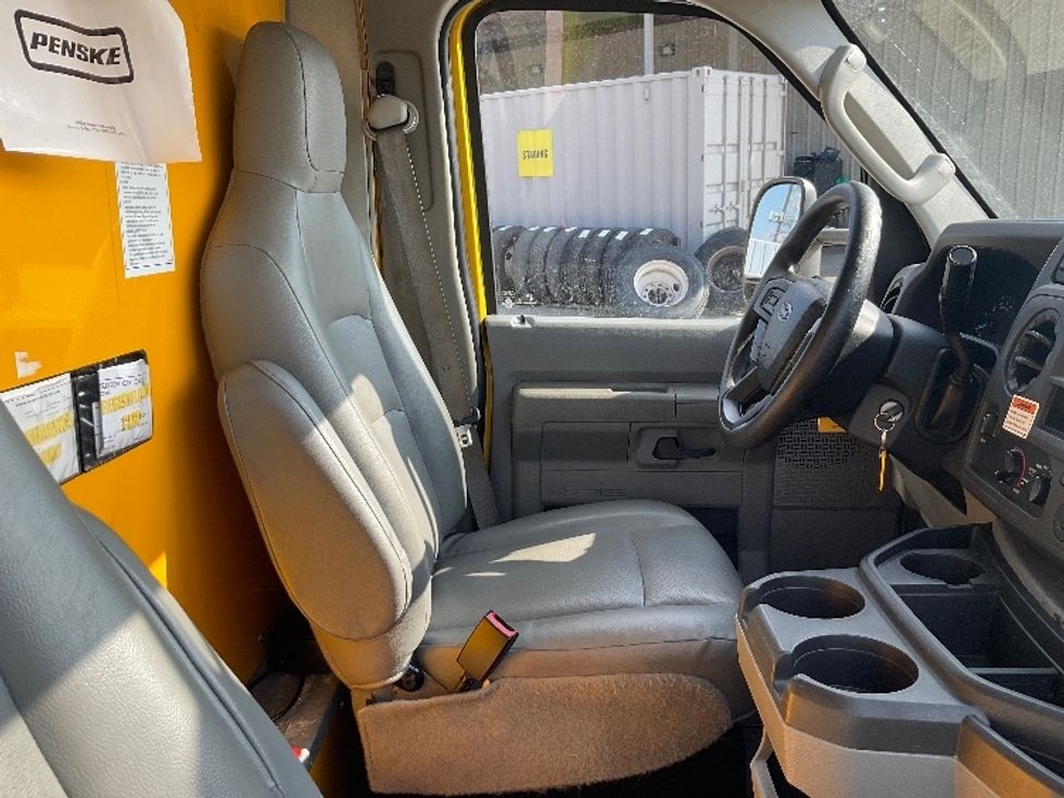 Light Duty Box Truck-Light and Medium Duty Trucks-Ford-2022-E350-San Antonio-TX-167,048\n\t\tmiles-$ 18,500 - Image 19