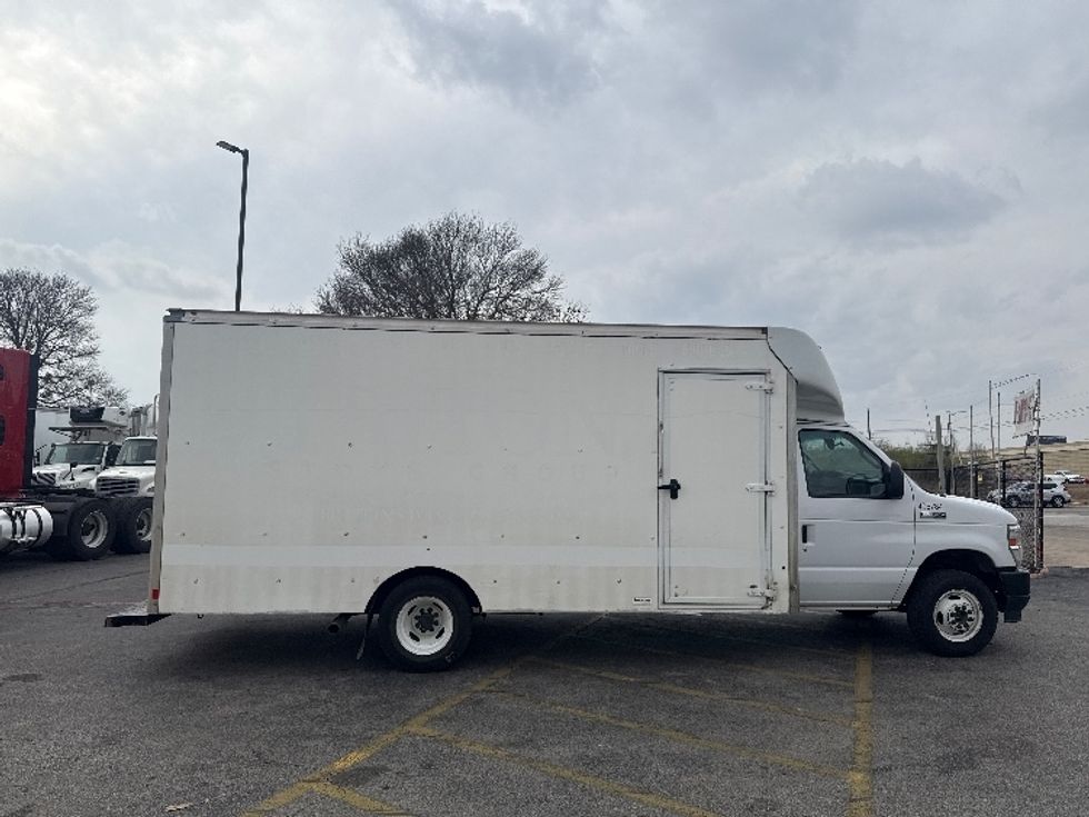 Light Duty Box Truck-Light and Medium Duty Trucks-Ford-2022-E350-San Antonio-TX-172,430\n\t\tmiles-$ 18,750 - Image 13