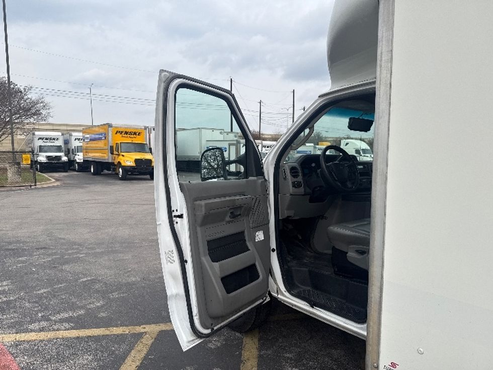 Light Duty Box Truck-Light and Medium Duty Trucks-Ford-2022-E350-San Antonio-TX-172,430\n\t\tmiles-$ 18,750 - Image 14