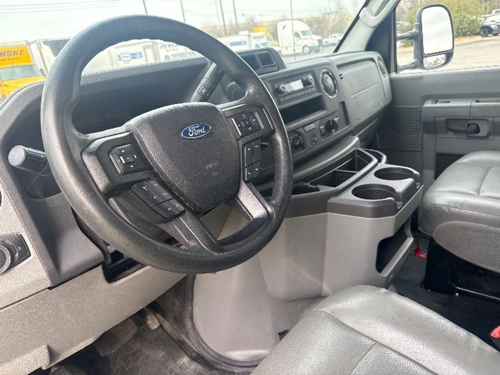 Light Duty Box Truck-Light and Medium Duty Trucks-Ford-2022-E350-San Antonio-TX-172,430\n\t\tmiles-$ 18,750 - Image 15