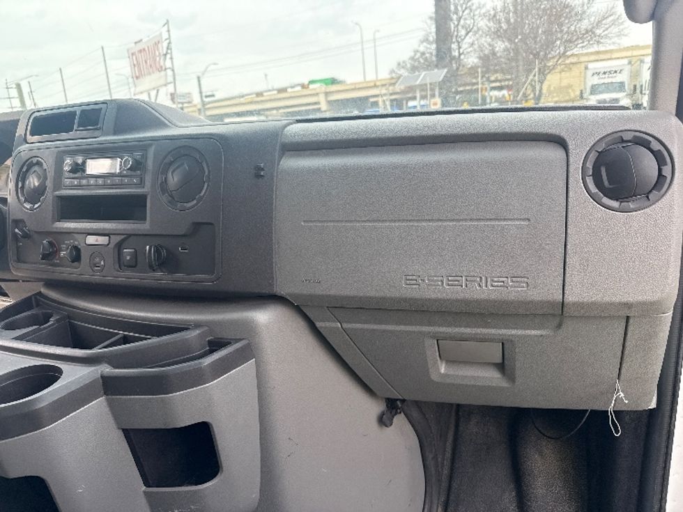 Light Duty Box Truck-Light and Medium Duty Trucks-Ford-2022-E350-San Antonio-TX-172,430\n\t\tmiles-$ 18,750 - Image 19