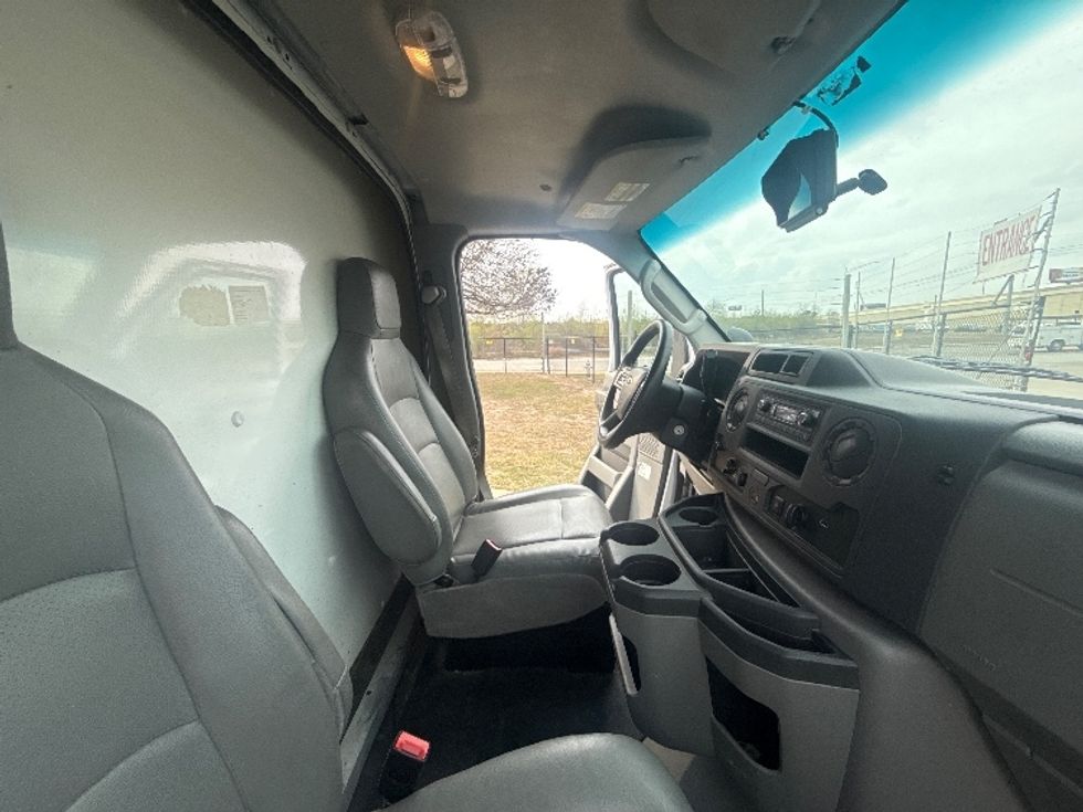 Light Duty Box Truck-Light and Medium Duty Trucks-Ford-2022-E350-San Antonio-TX-172,430\n\t\tmiles-$ 18,750 - Image 20
