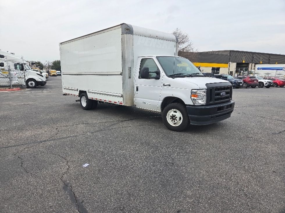 Light Duty Box Truck-Light and Medium Duty Trucks-Ford-2022-E350-San Antonio-TX-89,448\n\t\tmiles-$ 32,000 - Image 1