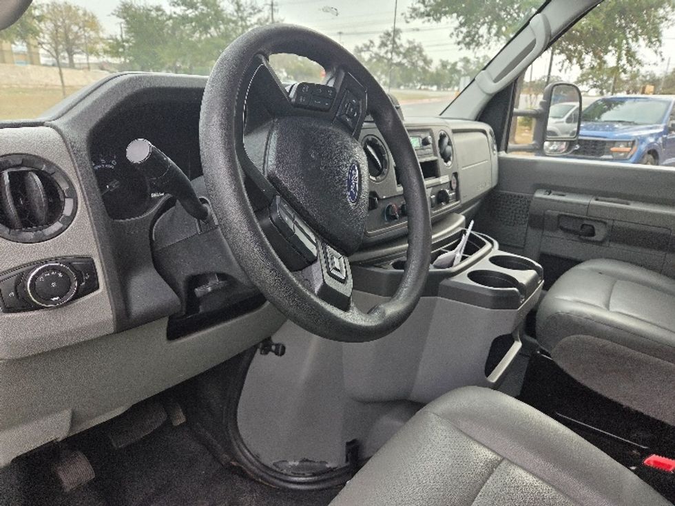 Light Duty Box Truck-Light and Medium Duty Trucks-Ford-2022-E350-San Antonio-TX-89,448\n\t\tmiles-$ 32,000 - Image 18