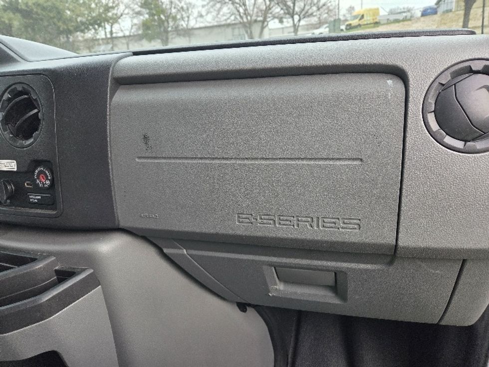 Light Duty Box Truck-Light and Medium Duty Trucks-Ford-2022-E350-San Antonio-TX-89,448\n\t\tmiles-$ 32,000 - Image 21