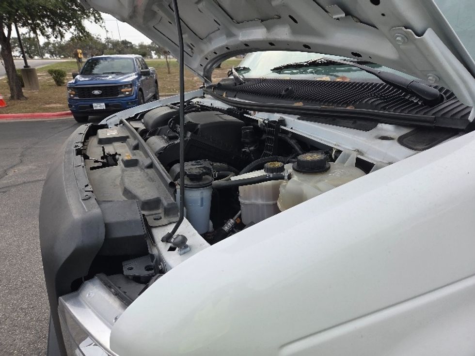 Light Duty Box Truck-Light and Medium Duty Trucks-Ford-2022-E350-San Antonio-TX-89,448\n\t\tmiles-$ 32,000 - Image 24