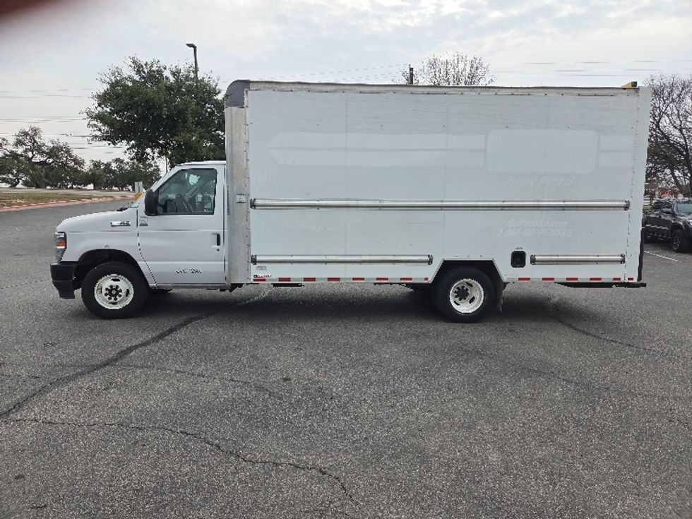 Light Duty Box Truck-Light and Medium Duty Trucks-Ford-2022-E350-San Antonio-TX-89,448\n\t\tmiles-$ 32,000 - Image 4