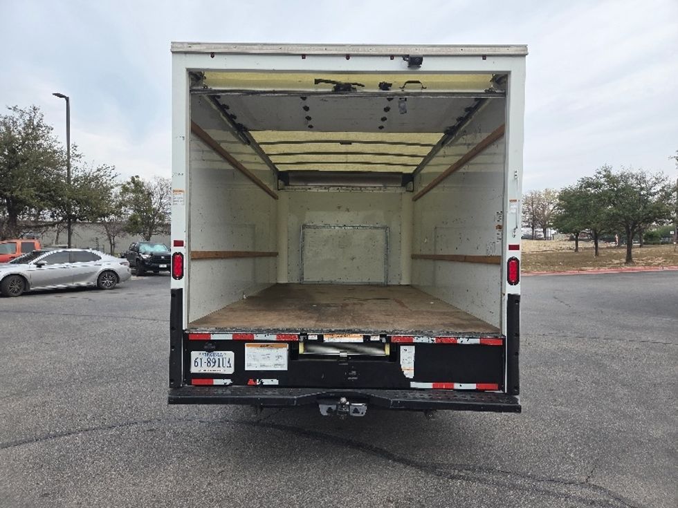 Light Duty Box Truck-Light and Medium Duty Trucks-Ford-2022-E350-San Antonio-TX-89,448\n\t\tmiles-$ 32,000 - Image 9